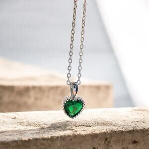 Elegant Green Heart Pendant Necklace – Silver Tone – Adjustable 16” + 2”